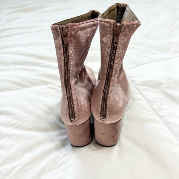 Free People Cecile Velvet Ankle Heel Boots Rose Pink EUC Women’s Size 8.5